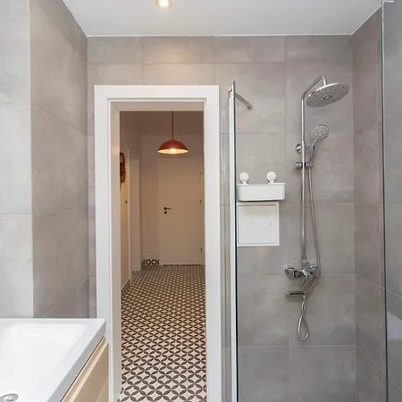 Sunny And Modern 1bdr In The Center Апартаменты *