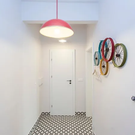 Апартаменты Sunny And Modern 1bdr In The Center София