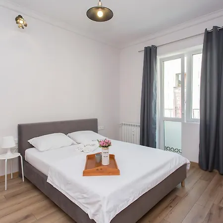 Sunny And Modern 1bdr In The Center Sofia