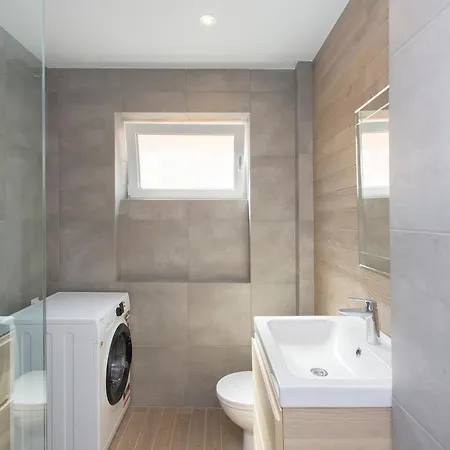 Sunny And Modern 1bdr In The Center Sofia