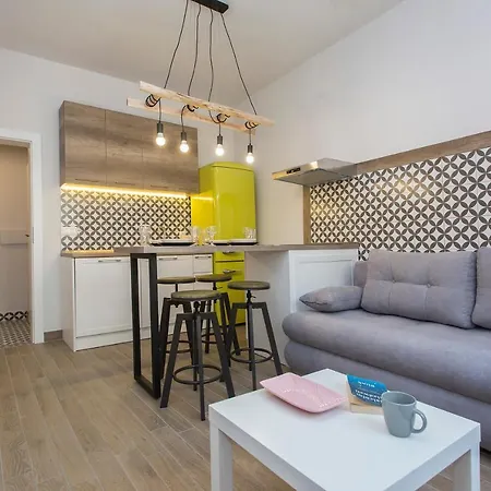 Sunny And Modern 1bdr In The Center
